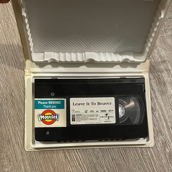 EUC “Leave It to Beaver” VHS movie version of an American television sitcom show - Picture 4 of 6